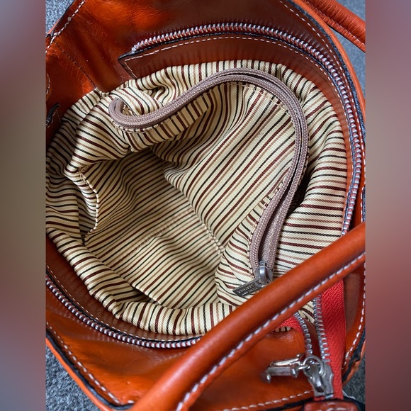 Tuscany Leather Firenze convertible shoulder bag backpack - Picture 6 of 14